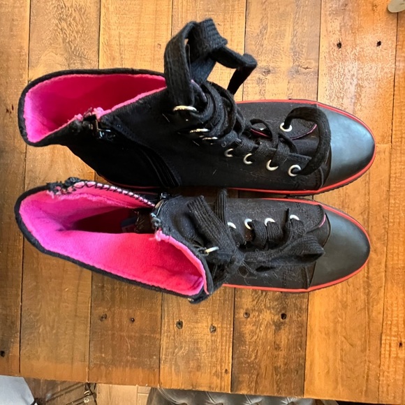 Black and Red Platform High Tops - Picture 6 of 15